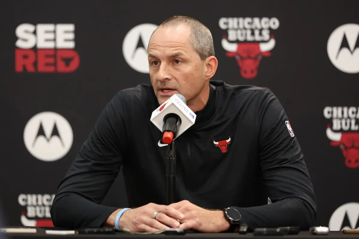 Is Arturas Karnisovas Too Relaxed for the Bulls? Fans Weigh In